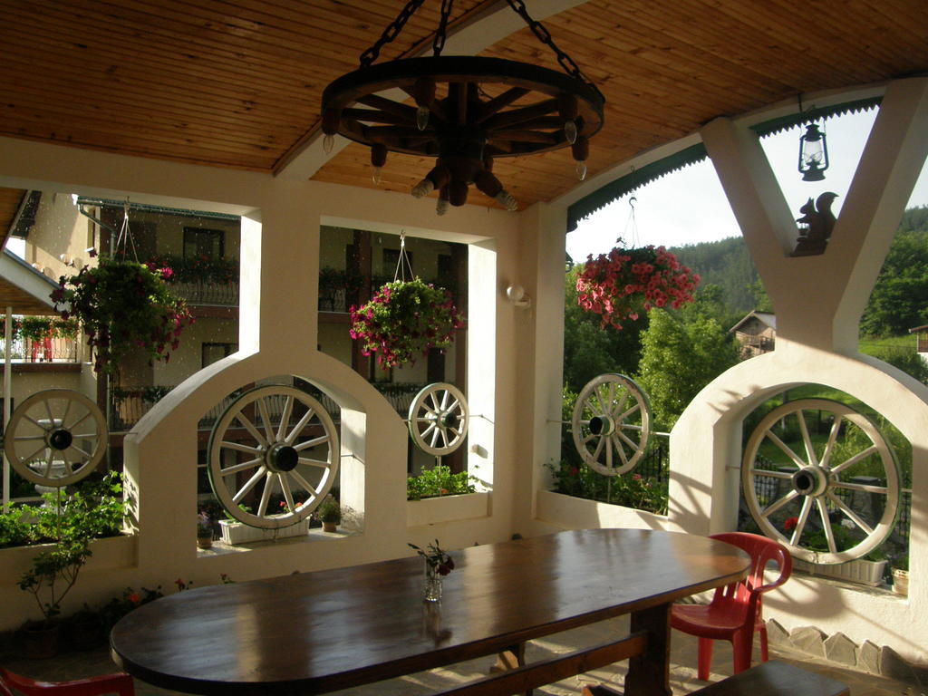 Mokus Panzio Bed & Breakfast Bicfălău Exterior foto