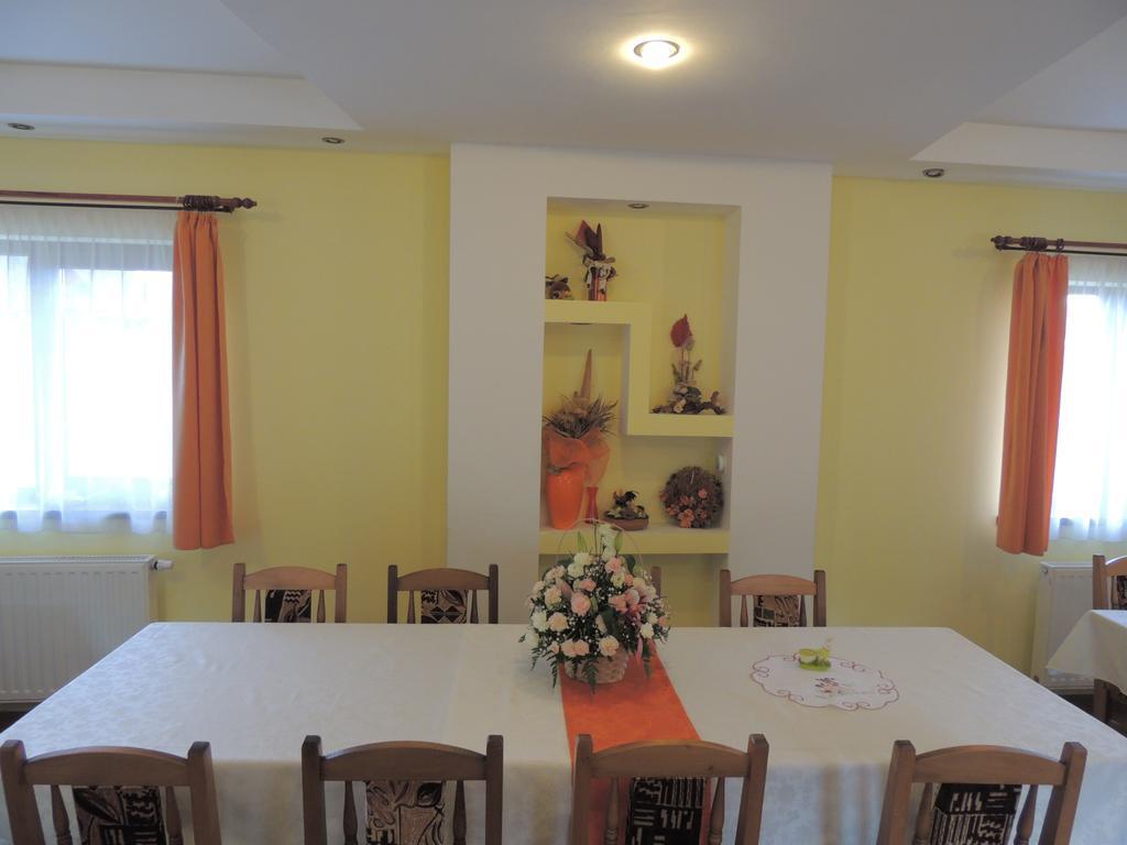 Mokus Panzio Bed & Breakfast Bicfălău Exterior foto